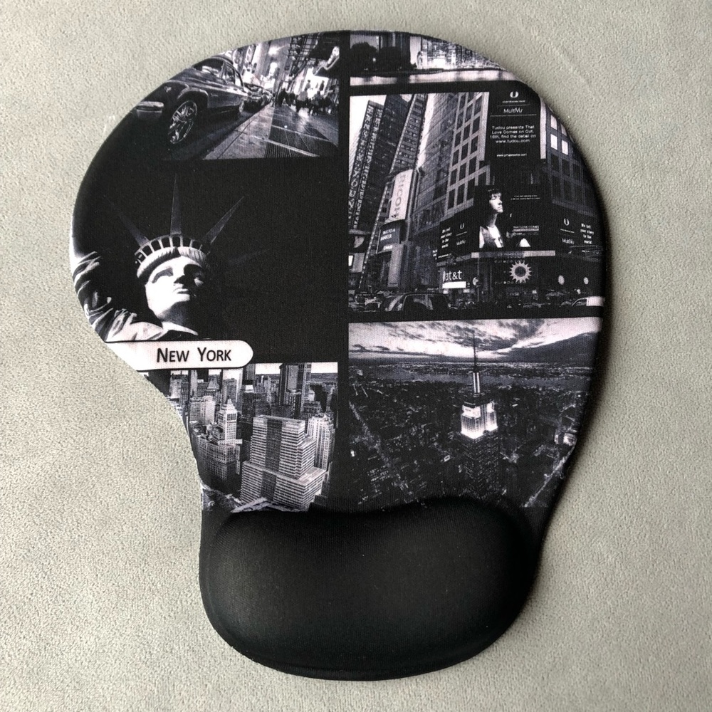 New York ~ Mouse Pad with Wrist Support ~ Brand New!
